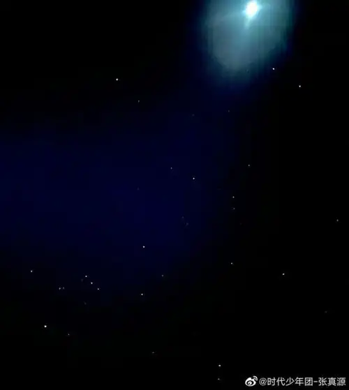 张真源冬日随拍,新鲜的小张张呀,夕阳下的剪影好绝你的眼睛像星辰