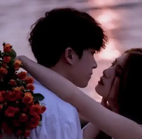 2023抖音最火的情侣头像一人一半超甜爆表