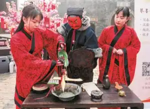 南宋皇城小镇举办了一场迎新仪式