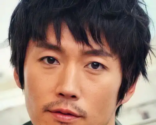 演技咖决战真人秀,44岁张赫也不免俗,俊朗帅哥为子女教育费拼搏